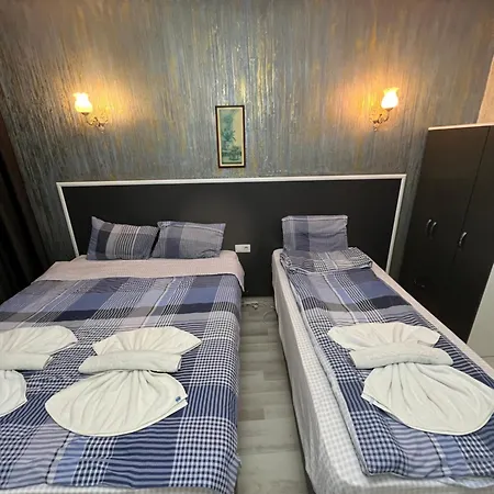 Metin And Camping Estambul